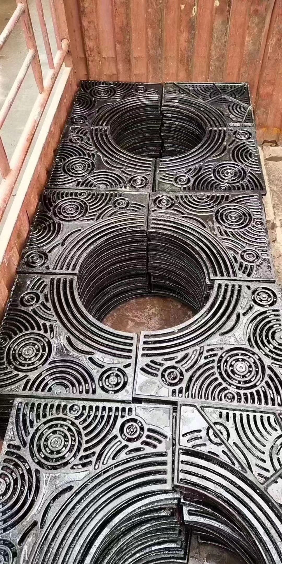铸铁树围井盖